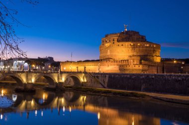 Aziz Angelo Kalesi ve St. Angelo Köprüsü Roma, İtalya