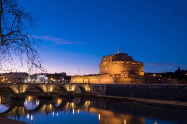 Aziz Angelo Kalesi ve St. Angelo Köprüsü Roma, İtalya