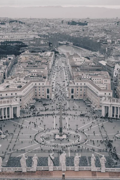 St. Peter's Square as seen from above, black and white version — Stock Photo, Image