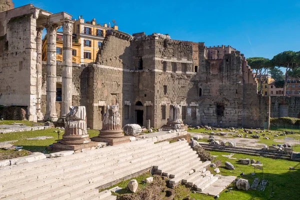 Le Forum Auguste (Foro di Augusto) près du Forum Romain à Rom — Photo