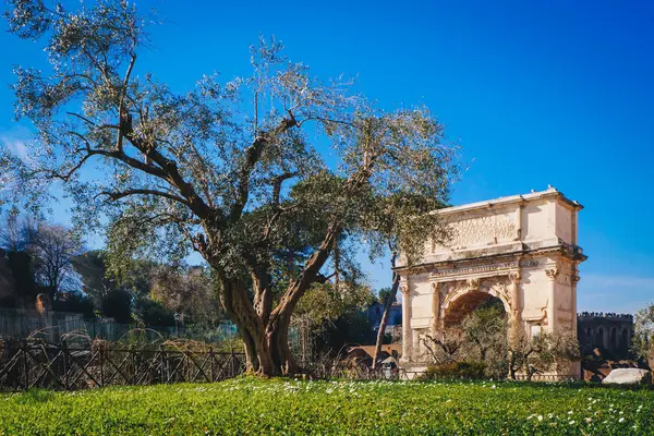 Titus Arch su Via Sacra Romana a Roma — Foto Stock