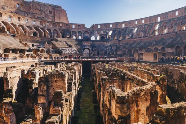 Vnitřek Colosseum, Řím, Itálie — Stock fotografie