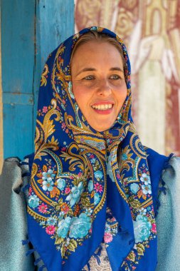 ROMANIA, DANUBE DELTA, AĞUSTOS 2019: Tuna Deltası 'ndan bir kadının portresi