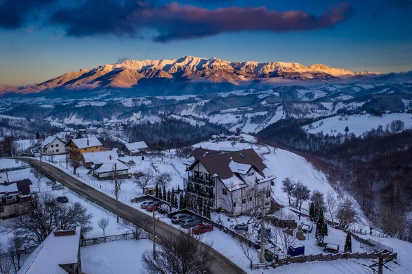 Widok Powietrza Pestera Village Karpaty Zachodzie Słońca Okresie Zimowym — Zdjęcie stockowe