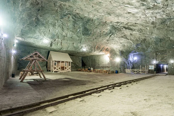 ルーマニア ブコビナのスキューバ近郊のカキカ塩鉱山の内部 — ストック写真