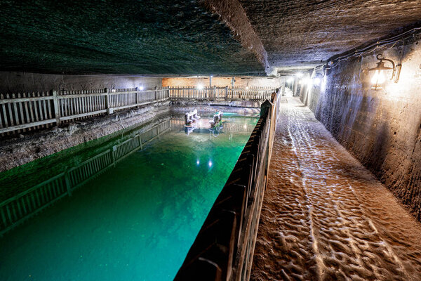Знаменитое озеро внутри Cacica Salt Mine, Румыния
