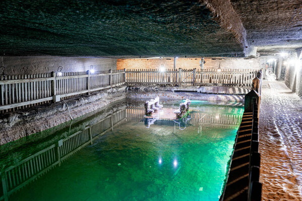 Знаменитое озеро внутри Cacica Salt Mine, Румыния
