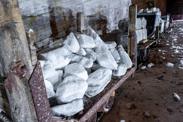 ルーマニアのSlanic Prahova塩鉱山内の塩ブロック — ストック写真