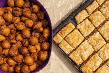 Turta ve çörekler geleneksel Romen ve Moldavya tarzı