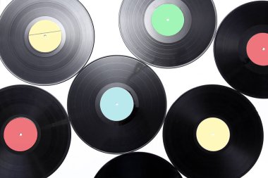 Beyaz arkaplanda vinil kayıt