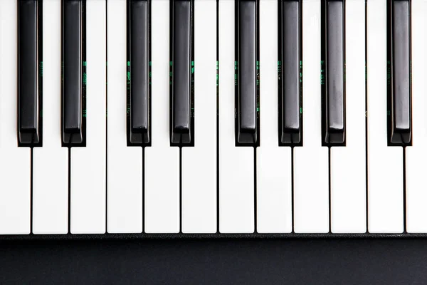 新しいピアノの鍵盤 — ストック写真