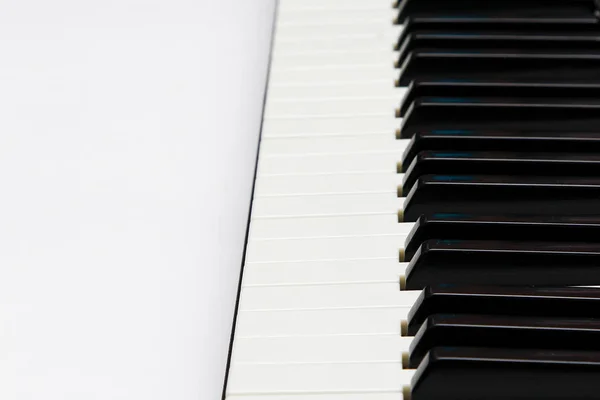 The keys of a new piano — Stock Photo, Image