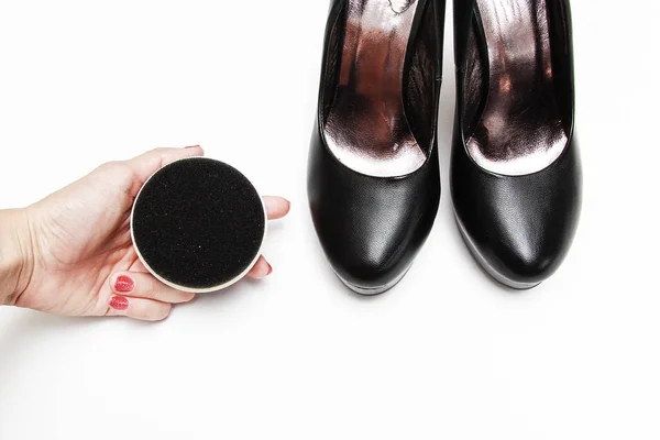 Svamp för skor på vit bakgrund — Stockfoto