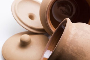 Beyaz arkaplanda bilek saati