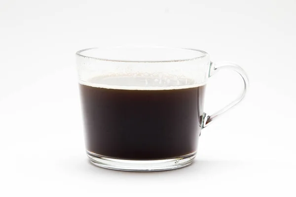 Kaffee mit Marshmallow auf weißem Hintergrund — Stockfoto