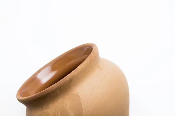 Clay pot voor bakken op witte achtergrond — Stockfoto