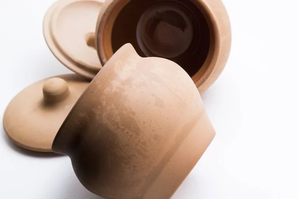 Clay pot sütés fehér háttér — Stock Fotó