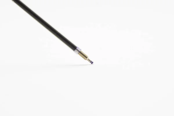 Bir tükenmez kalem beyaz arka plan üzerinde çubuk — Stok fotoğraf