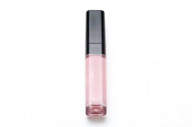 Beyaz arka plan üzerinde pembe dudak parlatıcısı