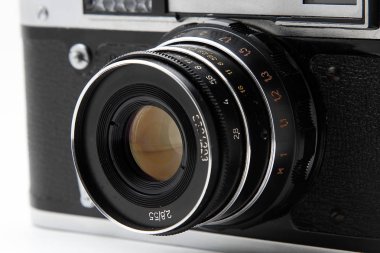 Film fotoğraf makinesi beyaz arka plan üzerinde