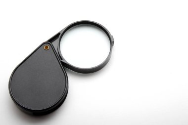 Büyüteç camı siyah bir durumda