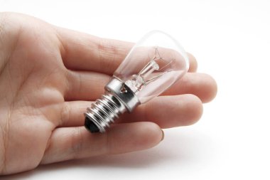 Beyaz zemin üzerinde bir küçük filaman lambası