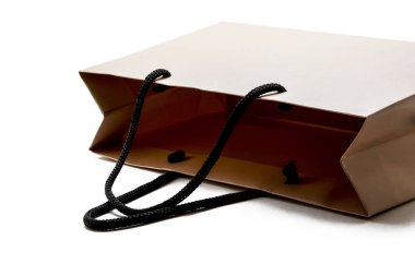 Kağıt hediye çanta beyaz arka plan üzerinde