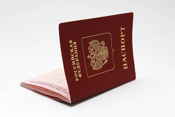 Паспорт Российской Федерации на белом фоне — стоковое фото