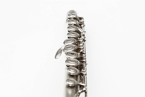Металева флейта на білому тлі — стокове фото