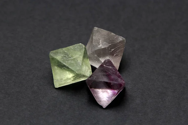 Cristal de fluorite mineral no fundo — Fotografia de Stock