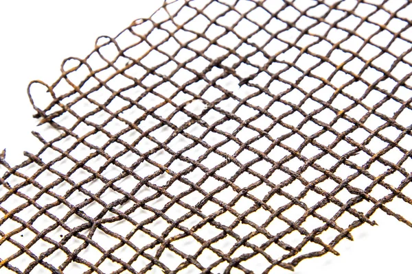 Beyaz arka plan üzerinde paslı metal plaka