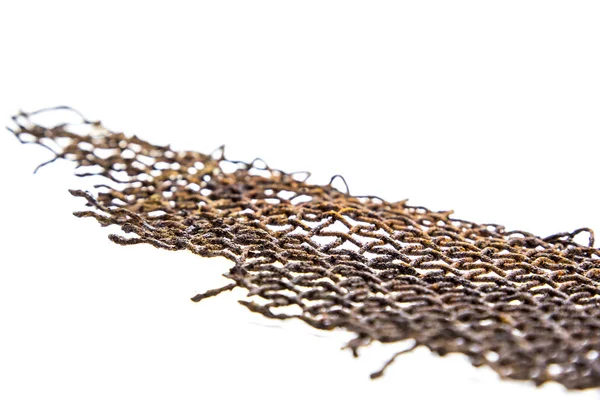 Beyaz arka plan üzerinde paslı metal plaka