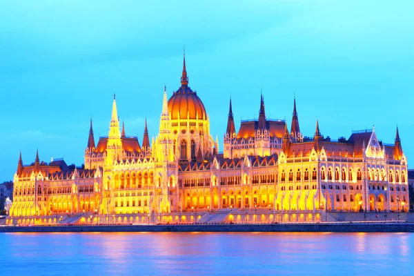 Budapest. Hungary.Parliament.Sunset a Duna felett. — Stock Fotó