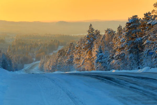 Open road.Winter icy road.Photo tinted. — Stock Photo, Image