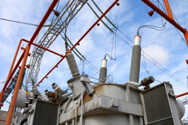 Yüksek gerilim elektrik trafo. Endüstriyel iş.