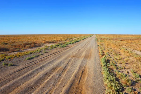 Estrada aberta.Caminho no deserto . — Fotografia de Stock