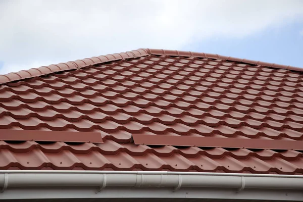 Metal tile roof — Stock Photo, Image