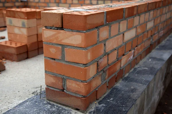 Muri in muratura di mattoni rossi e cemento — Foto Stock