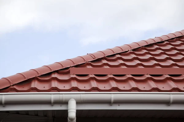 Metal tile roof — Stock Photo, Image