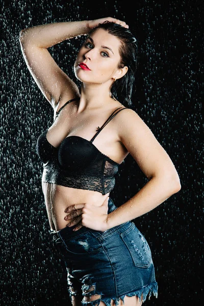 Mujer sexy en aqua studio — Foto de Stock