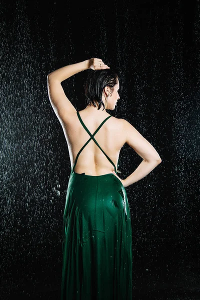 Sexy kobieta w aqua studio — Zdjęcie stockowe
