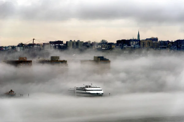 从纽约新泽西在大雾天视图 — 图库照片
