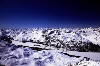 St Moritz dağlarda güzel bir görünümü