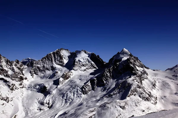 Een prachtig uitzicht op de bergen in St Moritz — Stockfoto