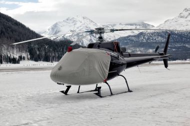 İki helikopter St Moritz Havaalanı