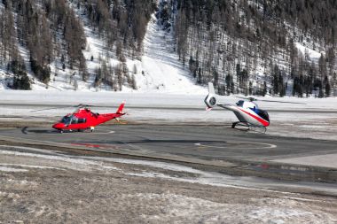 İki helikopter St Moritz Havaalanı