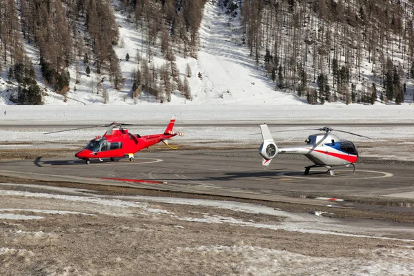 İki helikopter St Moritz Havaalanı