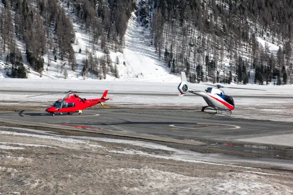 İki helikopter St Moritz Havaalanı