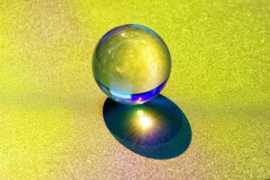 Kristal küre Küre ve onun yansıması