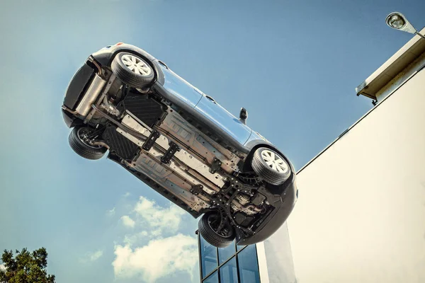 Une voiture volante dans le ciel — Photo